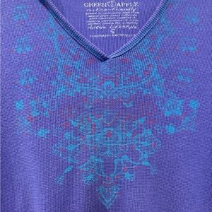 Green Apple 🍏 Yoga Bamboo Vibrant Scrolls Long Sleeve Top - NWT - PURPLE Small